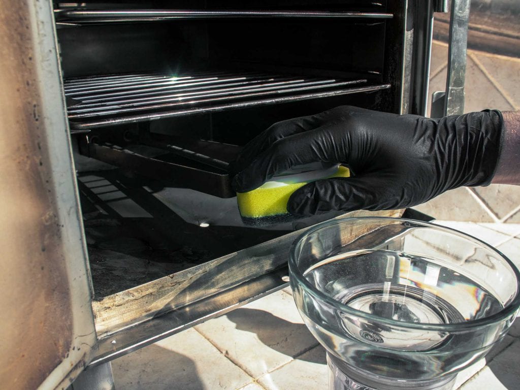oven cleaning with vinegar